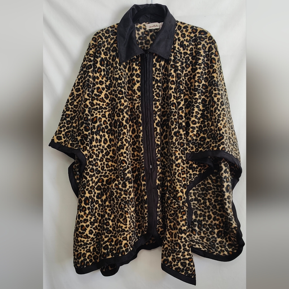Le Moda - Leopard Print - Collared Cape Poncho - One Size - Picture 2 of 8